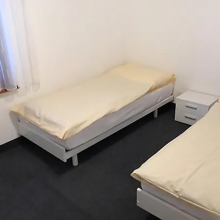 Sleeps 6 Wifi شقة *