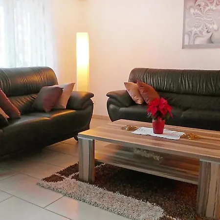 شقة Sleeps 6 Wifi *