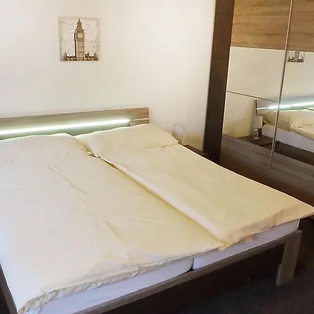 Sleeps 6 Wifi شقة *
